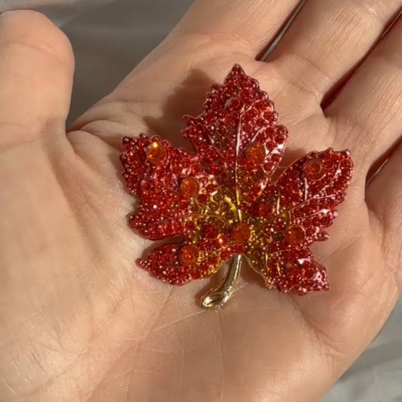 New LOVE fall trend unique Red and Gold Leaf Brooch - Picture 3 of 5